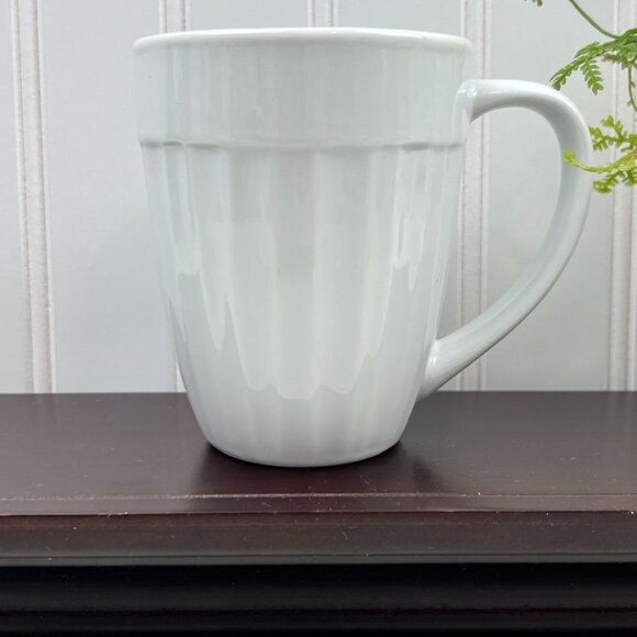 Corningware Set of 4 French White Porcelain Coffee Mugs - Picture 4 of 11